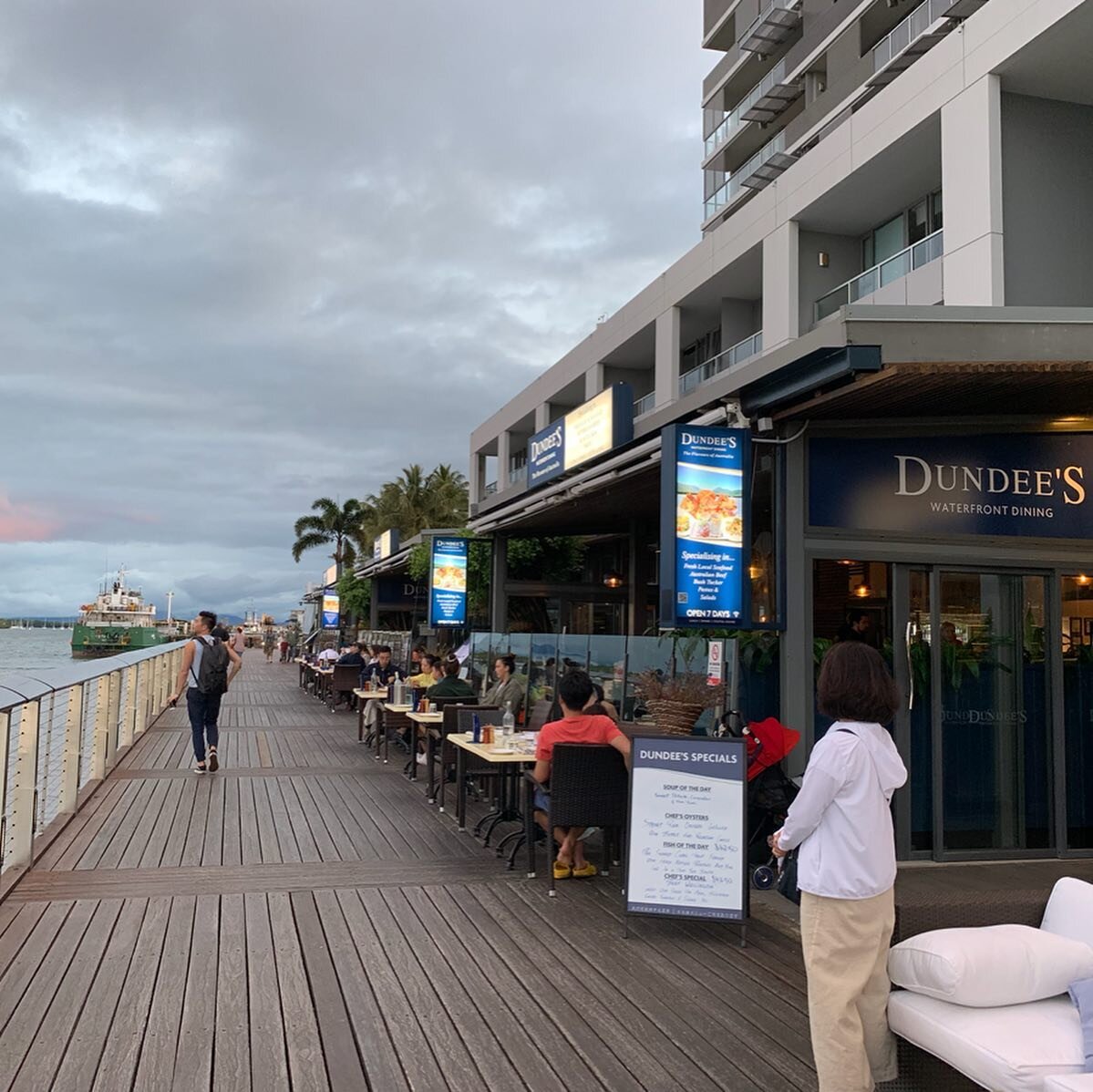 ケアンズのDundee’s on the Waterfrontの外観