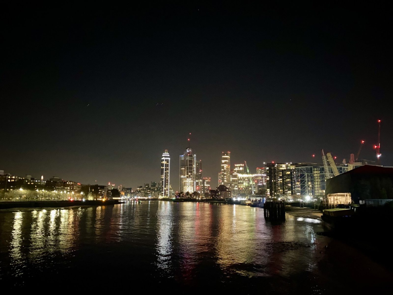 バタシー発電所テムズ川夜景