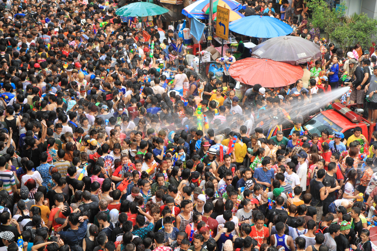 タイ全土で盛り上がる祭りソンクラーンの魅力と楽しみ方をご紹介