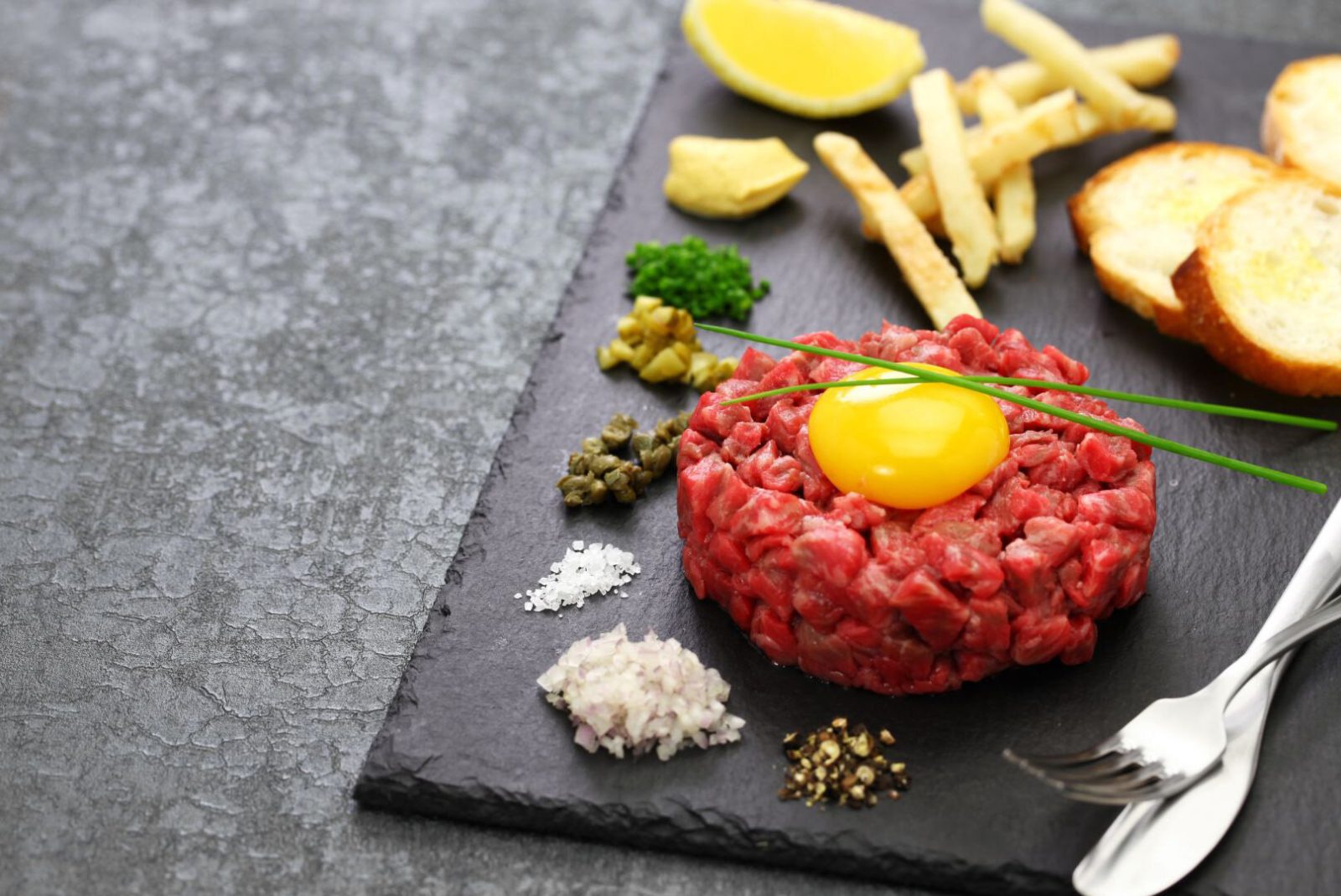 フランス料理のタルタルステーキ