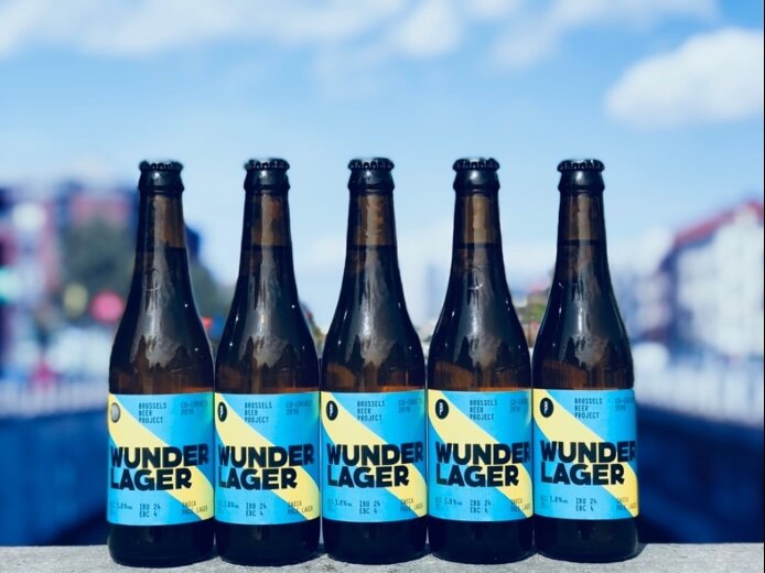 5本並んだベルギービールのビール瓶