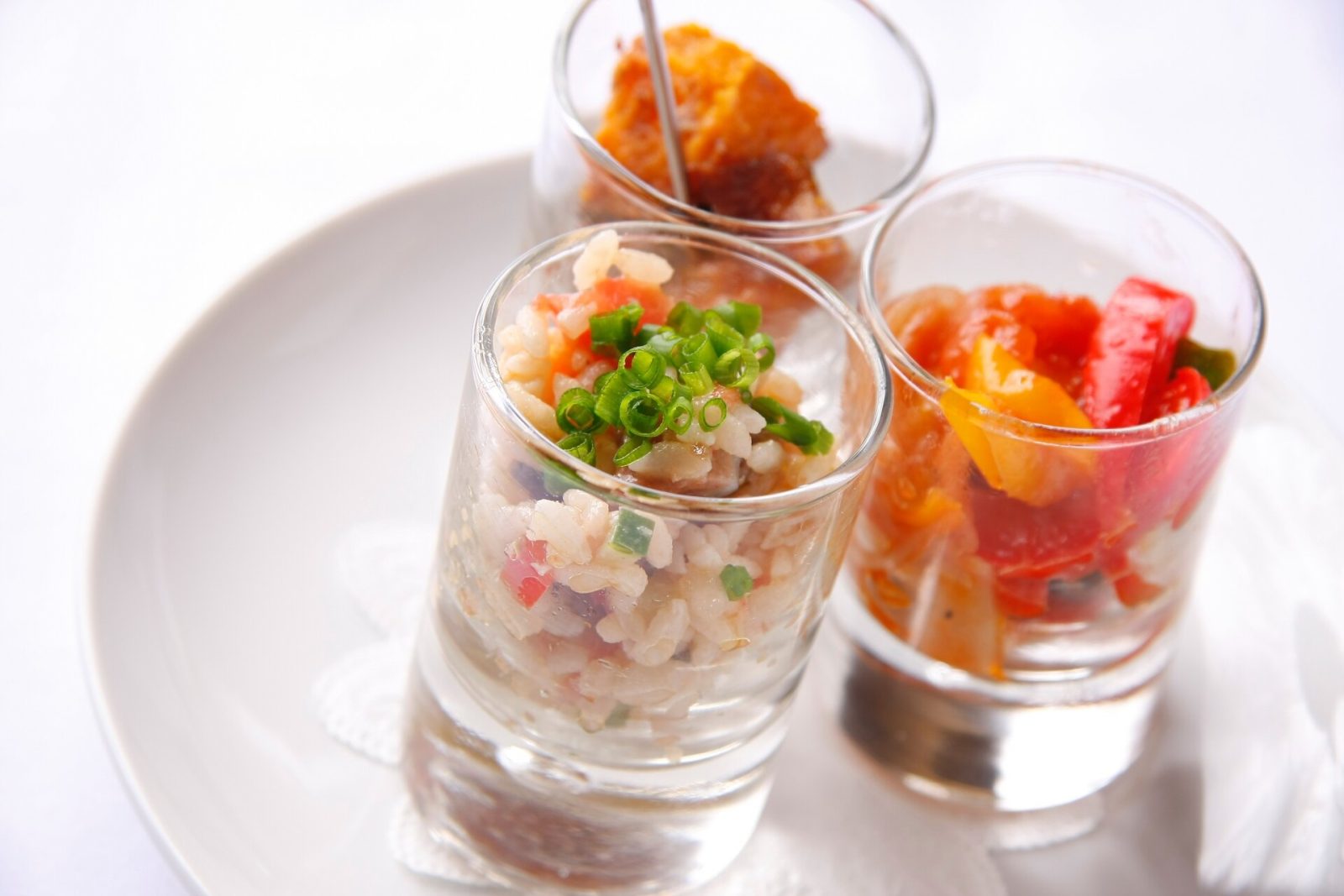 スペインの味を自宅でも手軽に。色鮮やかで味わい深いおつまみたち。