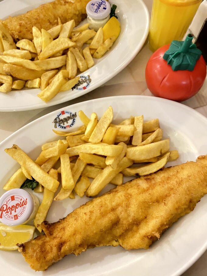 フィッシュアンドチップス専門店「Poppies Fish and Chips」の料理