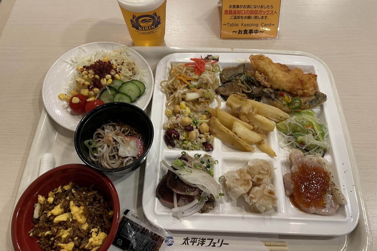 フェリーの夕食ビュッフェ