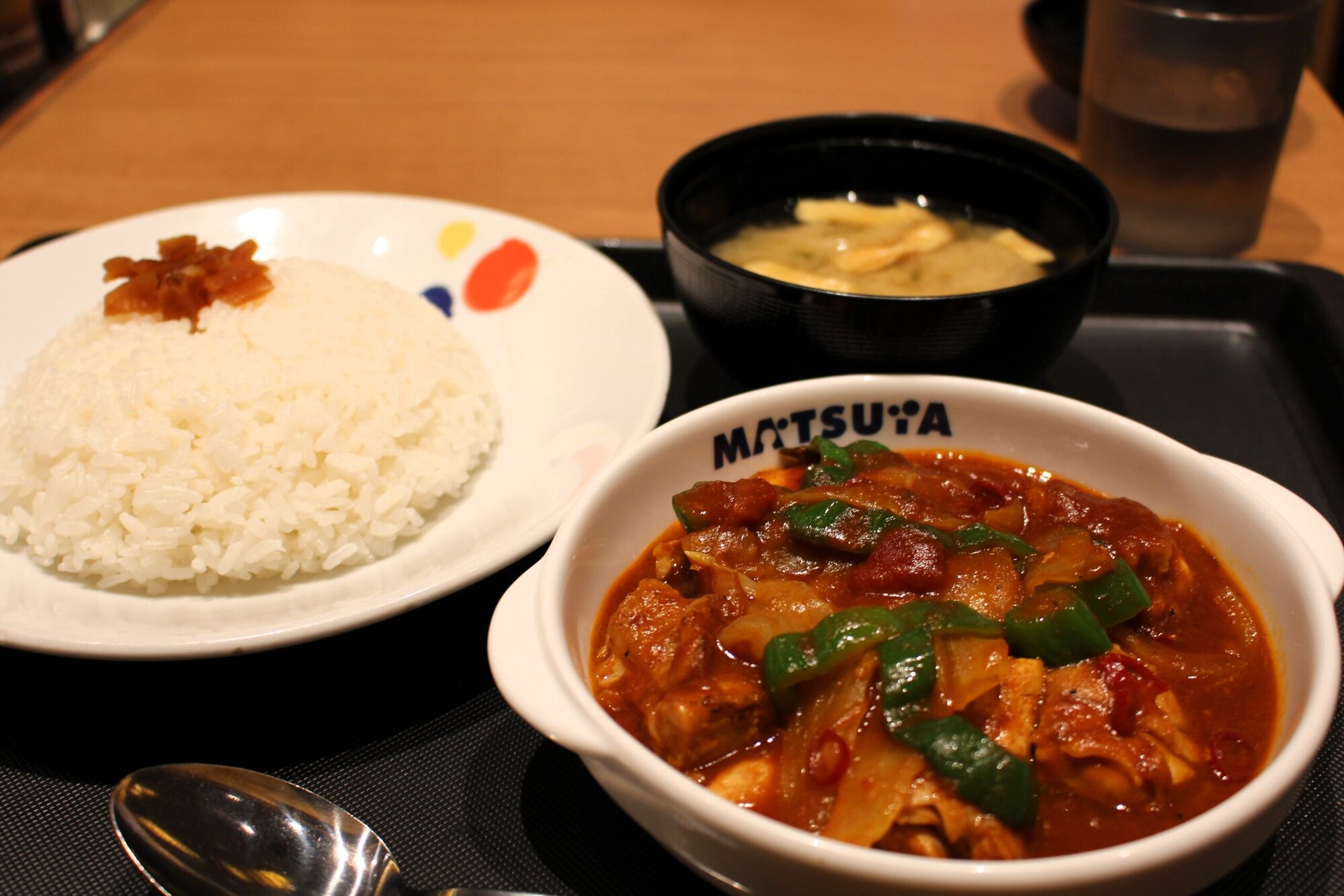 スリランカの名物料理、“悪魔”のチキンがついに登場！！松屋で25日～試験販売始まる