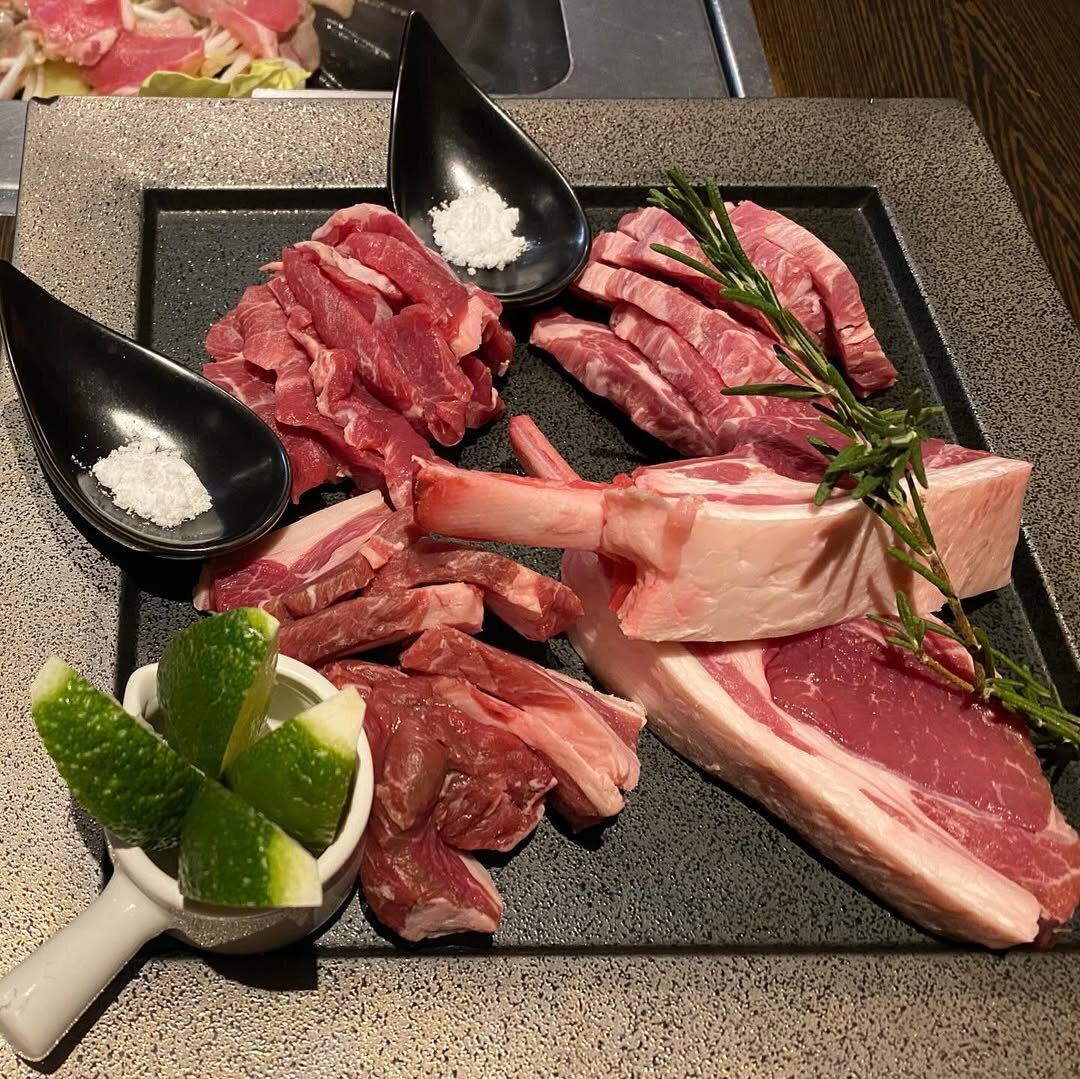 ジンギスカン 羊々亭 札幌本店のジンギスカン盛り合わせ