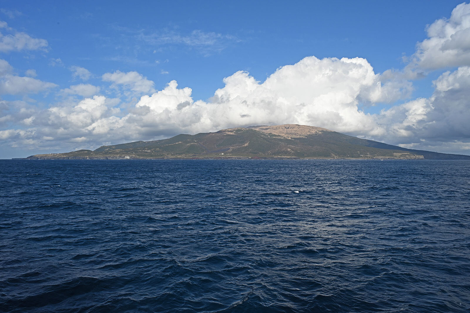 三宅島の全景