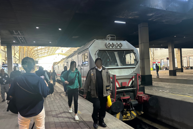 カイロから出発するスペイン列車タルゴ