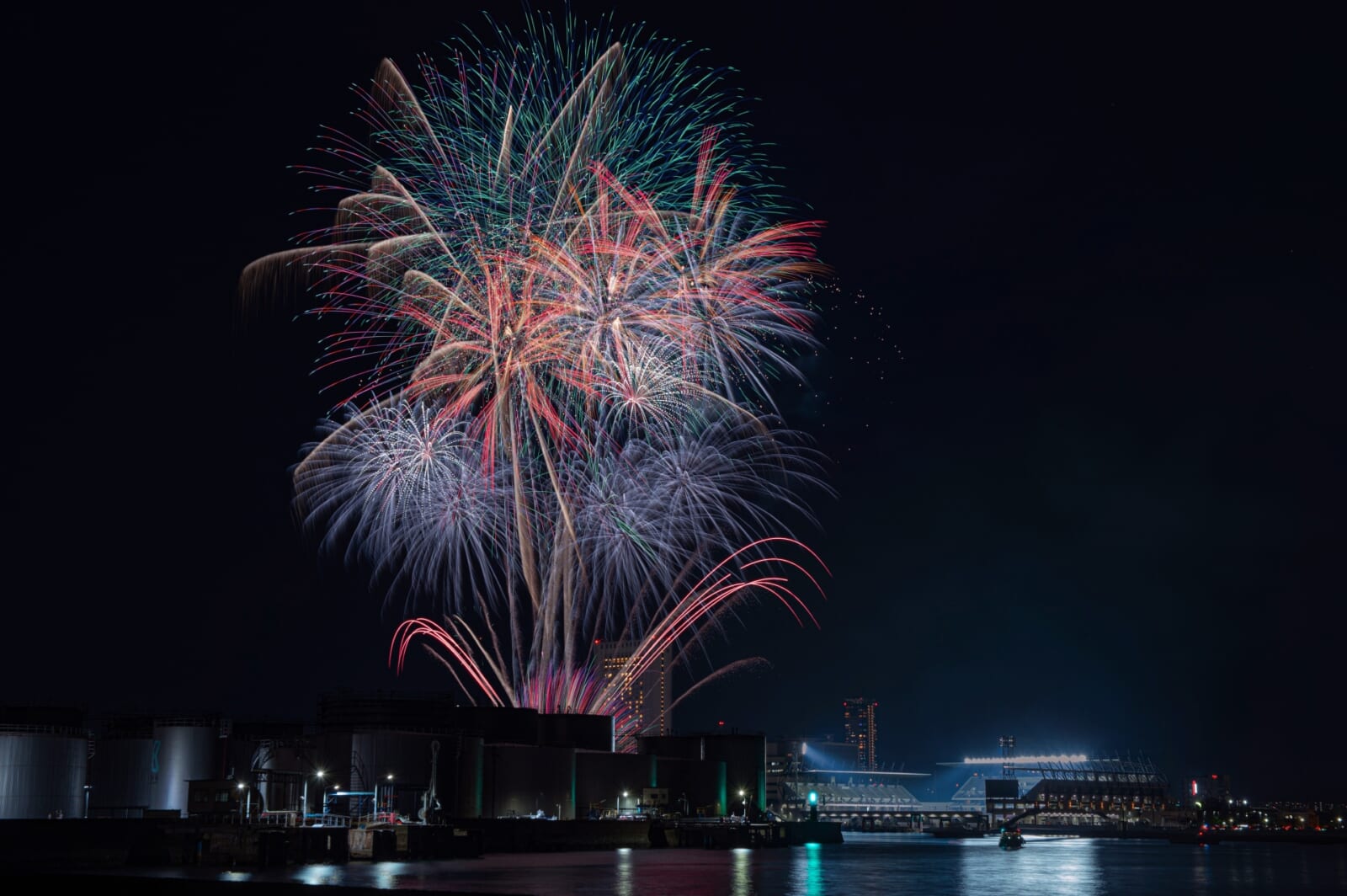 【2026年版】九州のおすすめ花火大会7選 夜空を彩る感動の瞬間を体感しよう