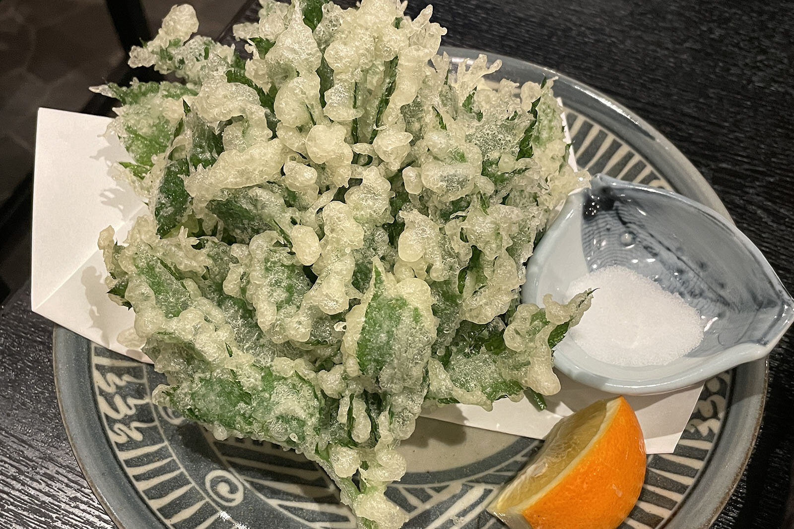 八丈島の名産「明日葉」の天ぷら