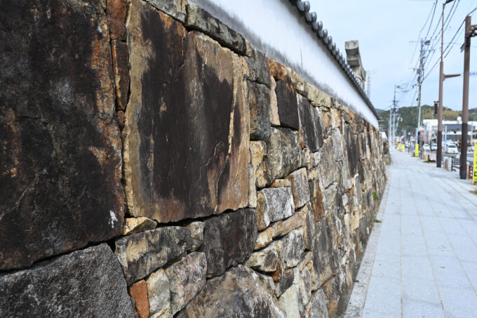 対馬・中村地区の武家屋敷の石垣