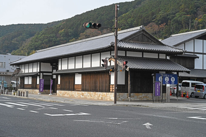 対馬の観光情報館「ふれあい処つしま」外観