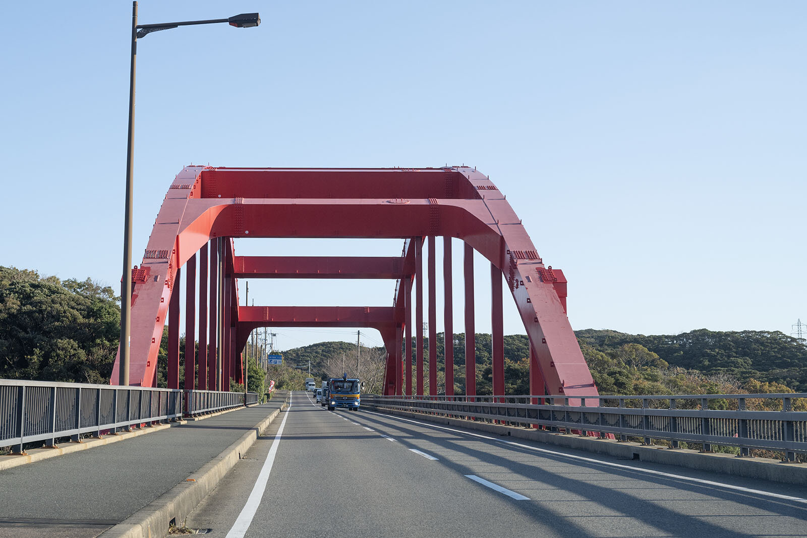対馬の万関瀬戸に架かる赤い橋