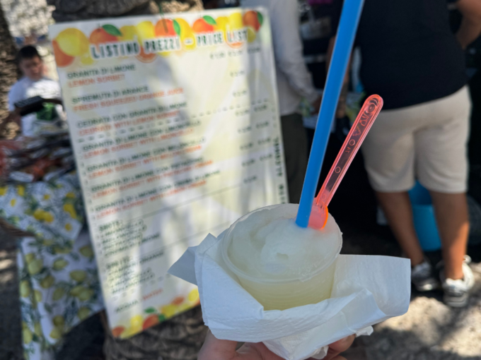 アマルフィ海岸の名物レモンシャーベット