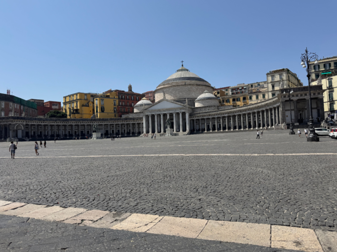 ナポリのプレビシート広場