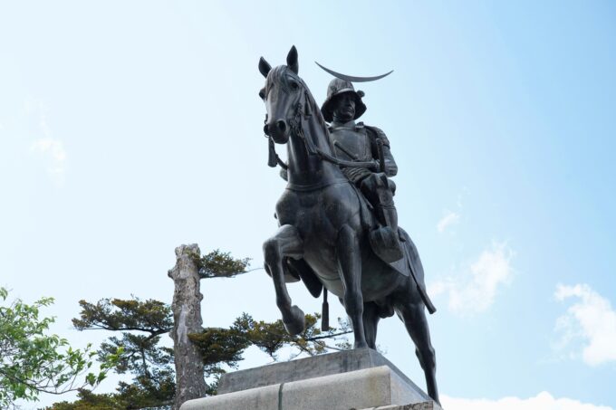 伊達政宗騎馬像