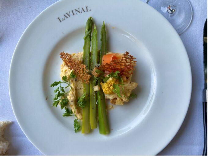 シャトー・ランシュ・バージュの隣のカフェ（Café Lavinal）のランチ