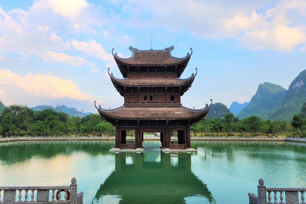 ベトナム北部ハナム省にあるタムチュック寺院(Tam Chúc Pagoda)