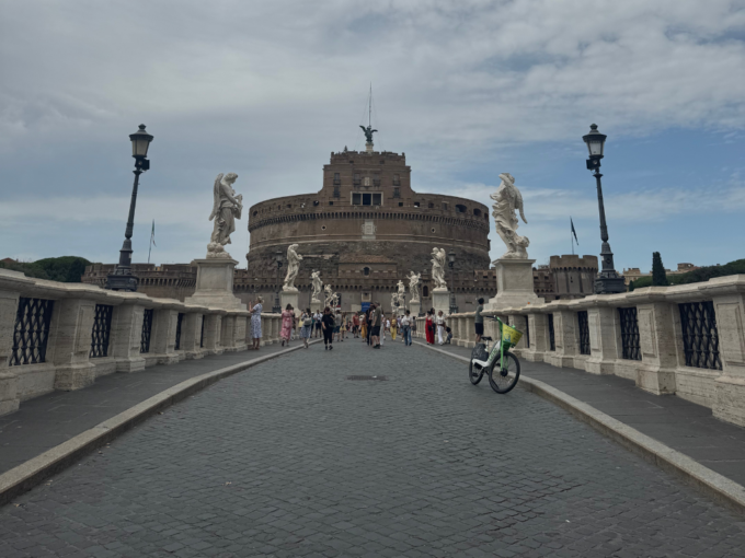 イタリア、ローマのサンタンジェロ城とサンタンジェロ橋