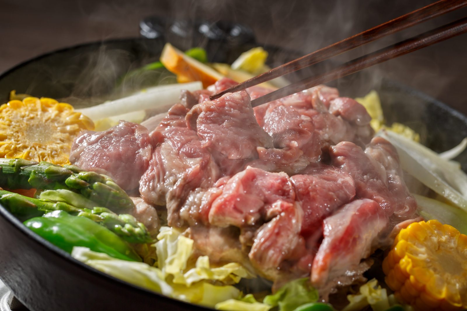 なぜジンギスカンは「春」が一番美味しいの？ 北海道の大地の恵みと旬を味わう、大人の名店5選
