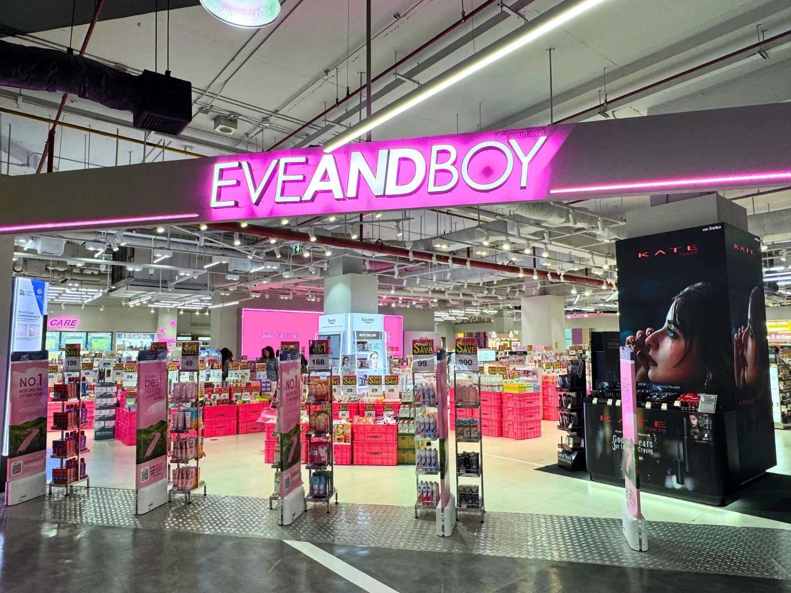 EVEANDBOYの店舗入口
