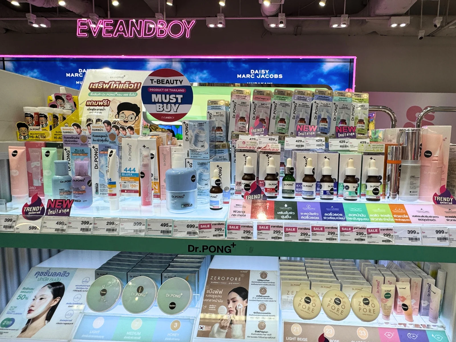 EVEANDBOY店内のDr.PONG+陳列棚